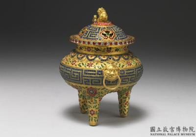 图片[2]-Gilt copper ding-shaped incense burner with glass inlay. Qing dynasty (1644-1911).-China Archive